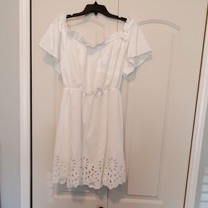 Adorable white dress with flower cut out